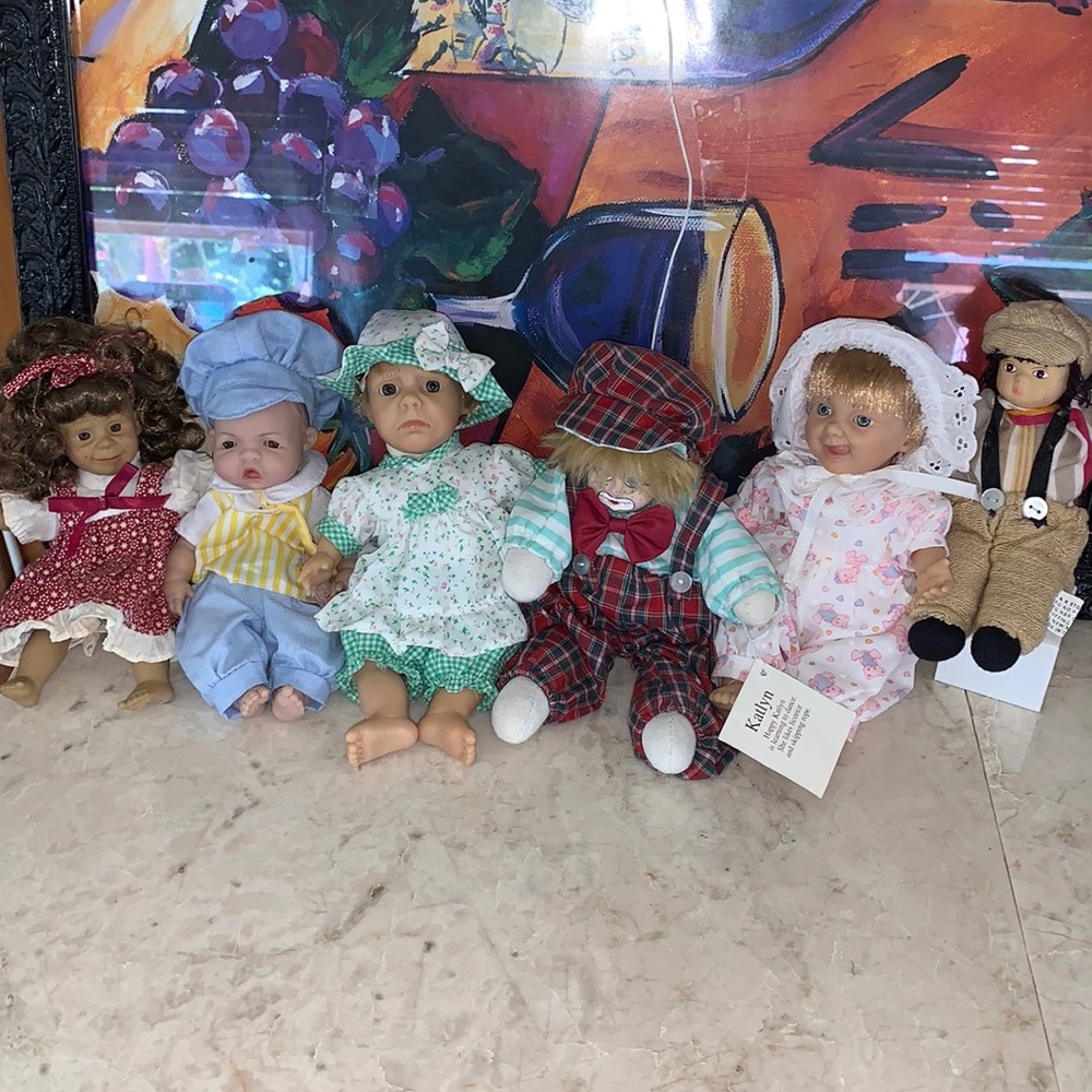 Mini doll collection (6)